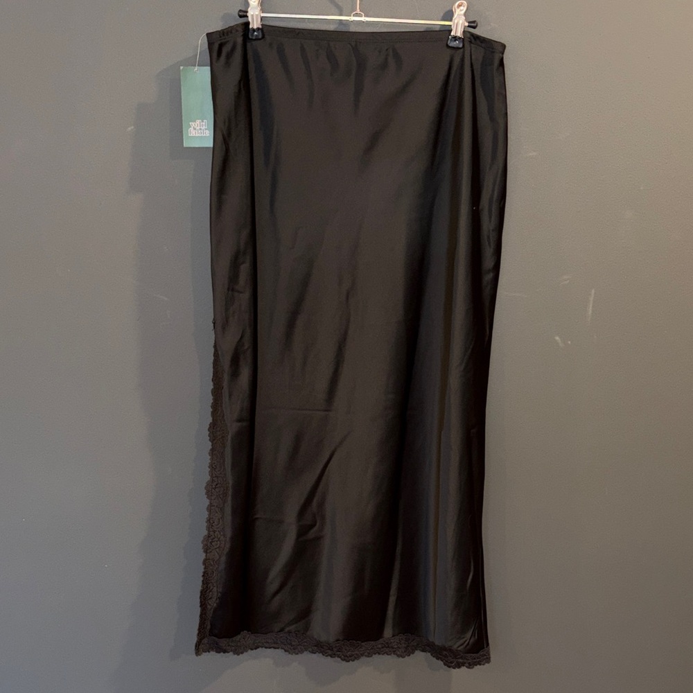 Wild Fable medium Black silk Pencil Skirt with Lace Detail